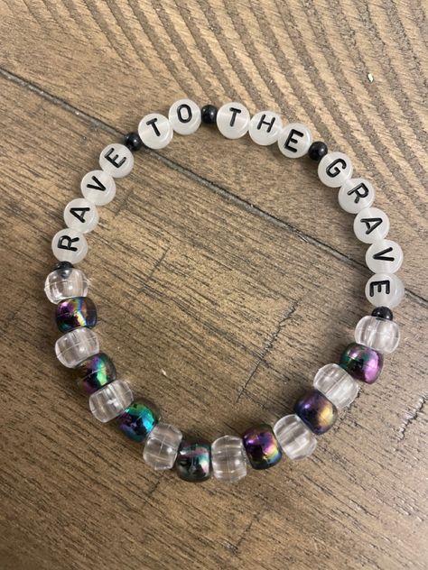 Kandy Ideas Rave, Rave Kandi Bracelets Sayings, Funny Rave Kandi, Candy Rave Bracelets, Candy Bracelets Rave, Festival Candy Bracelets, Kandi Sayings Rave, Edc Kandi Ideas, Plur Bracelets Kandi