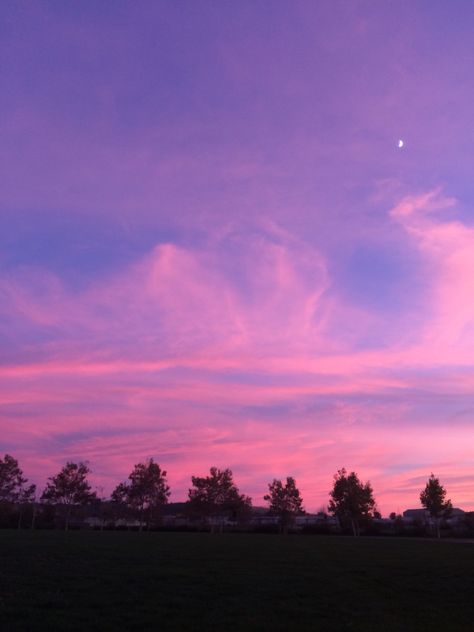 Lilac sunset Lilac Sunset, Lilac Sky, Lilac Pink, Sunset Nature, Sun Sets, Purple Sky, Pretty Sky, Sunset Sky, Pink Sky