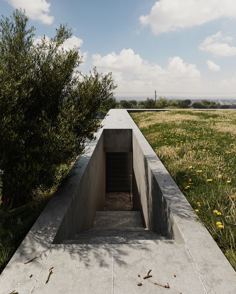 Underground Building, Earth Sheltered, Arch Architecture, Car Workshop, Concrete Home, Concrete House, Brutalist Architecture, Architecture Exterior, Hallway Ideas