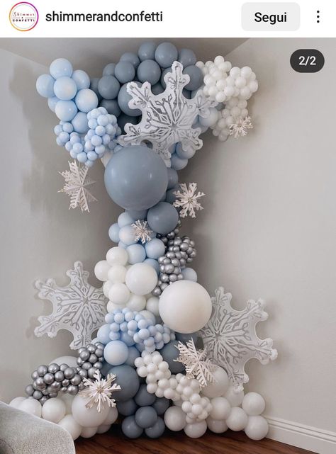 Winter Wonderland Hanging Decorations, Winter Party Balloons, White Winter Balloon Garland, Snow Party Aesthetic, Polar Bear Balloon Garland, Icy Theme Party, Winter Wonderland Christmas Backdrop, Snow Balloon Arch, Penguin Balloon Garland