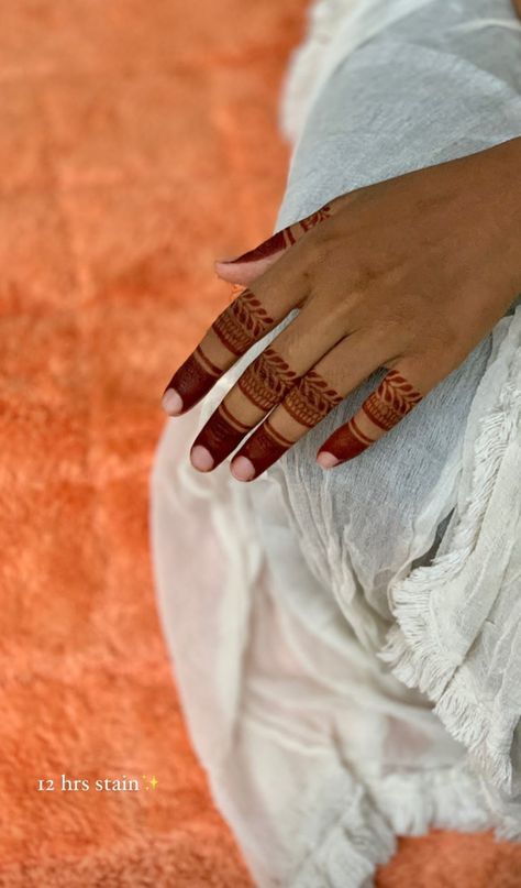 Mehndi For Beginners, Finger Mehendi Designs, Henna Tattoo Design, Traditional Mehndi, Palm Mehndi, Short Mehndi Design, Simple Henna Designs, Indian Mehndi, Front Mehndi Design