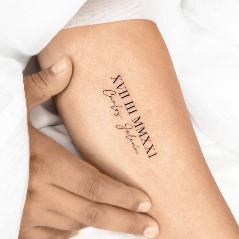 Tato Nama, Roman Numbers Tattoo, Birthdate Tattoo, Font Tato, Name Tattoos For Moms, Baby Name Tattoos, Roman Numeral Tattoos, Mom Tattoo Designs, Tattoos With Kids Names