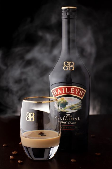 Baileys Cocktails, Irish Coffee Recipe, Baileys Original Irish Cream, Irish Drinks, Beer Decorations, Baileys Original, Irish Beer, Irish Cream Liqueur, Cream Liqueur