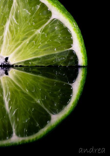 Macro Photography Tips, Foto Macro, Vegetables Photography, Slice Of Lime, Fruit Photography, Fruit Painting, Foto Art, Trik Fotografi, Natural Forms