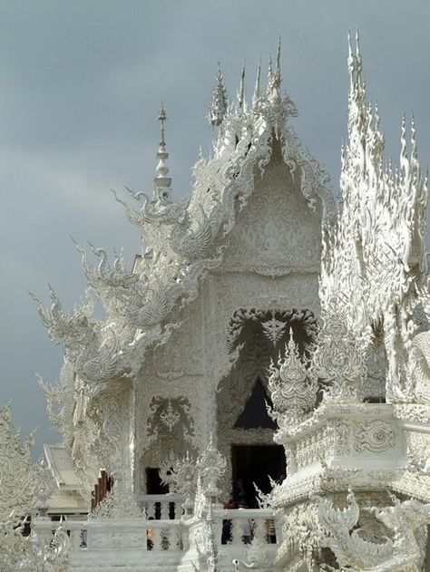 Marvel in the Detail of Thailand's White Temple. Been there - this temple is seriously insane. So cool! Chalermchai Kositpipat, White Temple Thailand, Wat Rong Khun, Temple Thailand, Magic Places, White Temple, Famous Castles, Flatiron Building, Nature Architecture