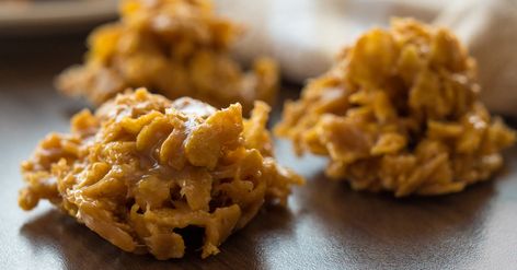 Cornflake Cookies Recipe, Peanut Butter Cornflake Cookies, Crunch Cookies, Cornflake Cookies, Quick Cookies Recipes, Baked Caramel, Caramel Crunch, Baking Recipes Cookies, Crunchy Cookies