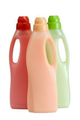 Generic Fabric Softener Bottles Diy Fabric Softener, Homemade Fabric Softener, Homemade Cleaning Supplies, Homemade Laundry, Diy Laundry, Homemade Cleaning Products, Diy Cleaners, Cleaning Recipes, Laundry Soap