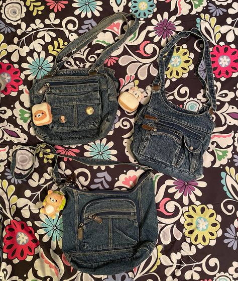 Denim Bag Aesthetic, Denim Bag Outfit, Jean Messenger Bag, Diy Denim Bag, Denim Messenger Bag, Remake Clothes, Jean Bag, Messanger Bag, Denim Bag Diy