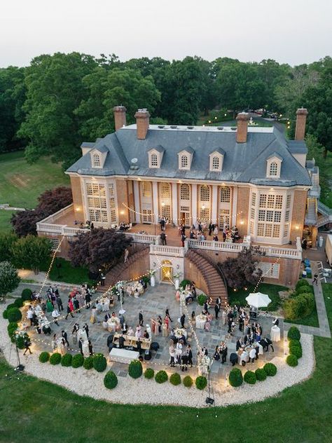 Wedding Venues Mansions, Old House Wedding Venues, Classy Wedding Outdoor, Outdoor Estate Wedding, Wedding Venue Backyard, Wedding Reception Venues Outdoor, Wedding Party Venue Ideas, Wedding Venues Outdoor Receptions, Wedding At A Mansion