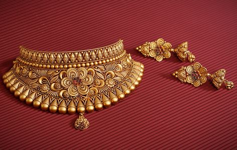 Antique Sets Gold, Gold Neck Piece Jewellery, Gold Jewellery For Wedding, Choker Set Gold Jewellery Designs, Gold Sets Jewelry Indian Design Simple, Necleses Jewelry Gold Indian, Wedding Gold Jewellery Indian, Gold Jwellery Design Indian Jewelry, Gold Jewelry Simple Necklace Indian