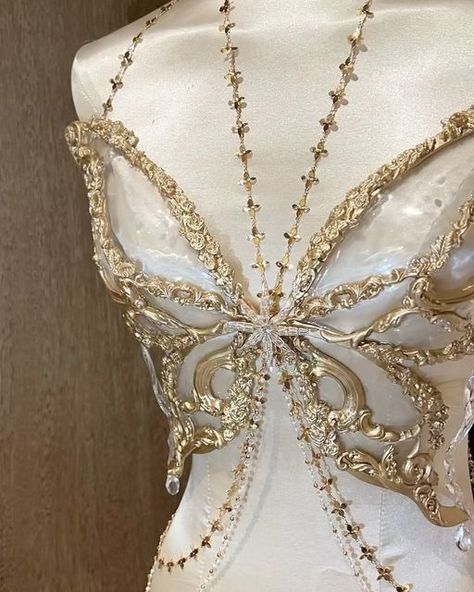 Corset Butterfly, Beaded Top Outfit, Outfit With Corset, Beaded Bra, Bead Bra, Fantasy Party, Prom Inspiration, Festival Outfits Rave, Festival Gear