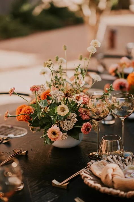 July Wedding Colors, Fall Wedding Tablescapes, Wildflower Centerpieces, Rustic Spring Wedding, Rusting Wedding, Rustic Table Setting, Rustic Wedding Table Decor, Fall Wedding Ideas, Rustic Wedding Table