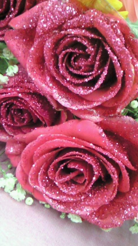 I want to give my teenager some pink glitter roses because she's into sparkly things and Hello Kitty. I could probably dip some fake pink or fuschia roses in pink glitter. Glitter Flowers Diy, Pink Glitter Roses, Fuschia Roses, Sparkly Roses, Glittery Flowers, Sparkly Flowers, Pink And Sparkly, Fake Roses, Roses Beautiful