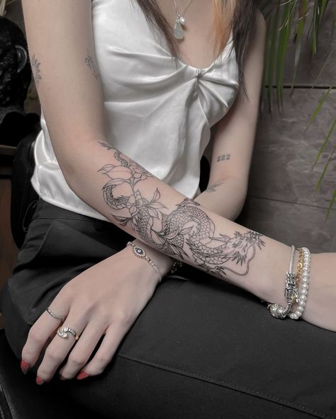 Dragon Tattoo With Flowers For Women Arm, Wrapped Dragon Arm Tattoo, Dragon On Forearm Tattoo, Arm Tattoos For Women Dragon, Tattoo Arm Wrap Around, Forearm Tattoo Women Dragon, Arm Dragon Tattoo For Women, Forearm Dragon Tattoo For Women, Forearm Tattoo Women Wrap Around