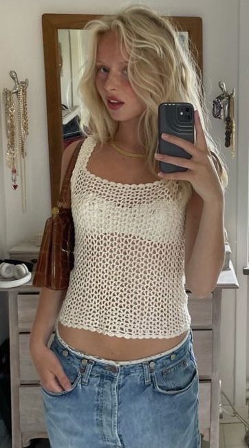 Sheer Crochet Top, Euphoria Crochet, Summer Aesthetic Night, It Girl Summer, Crochet Sets, Mode Crochet, Sweater Tank, Outfit Aesthetic, Mode Inspo