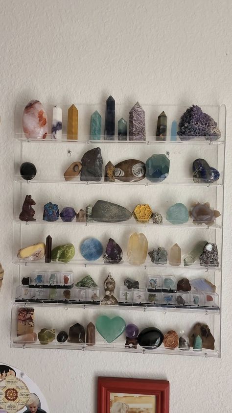 Rock Collection Wall Display, Rock Shelf Display, Rock And Gem Display, Diy Rock Collection Display, Gem Collection Display, Rock Storage Ideas, Home Crystal Display, Crystal Storage Display, Crystals Organization