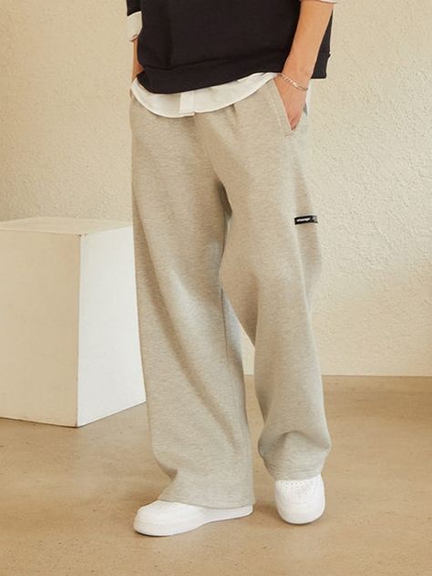 Wide Leg Sweatpants Outfit, Y2k Trousers, Daily Street Style, Winter Trousers, Baggy Sweatpants, Sweatpants Outfit, Wide Leg Sweatpants, Mens Fashion Casual Outfits, Grey Sweatpants