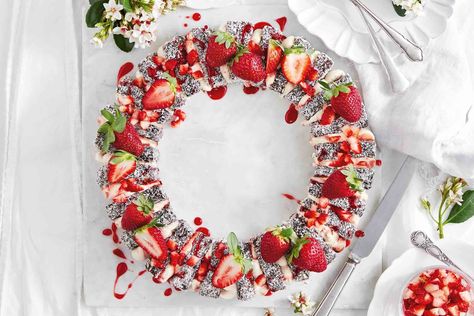 Christmas Cheesecake, Christmas Recipes Easy, Best Christmas Recipes, Australian Christmas, Christmas Food Gifts, Festive Desserts, Slices Recipes, Christmas On A Budget, Xmas Food