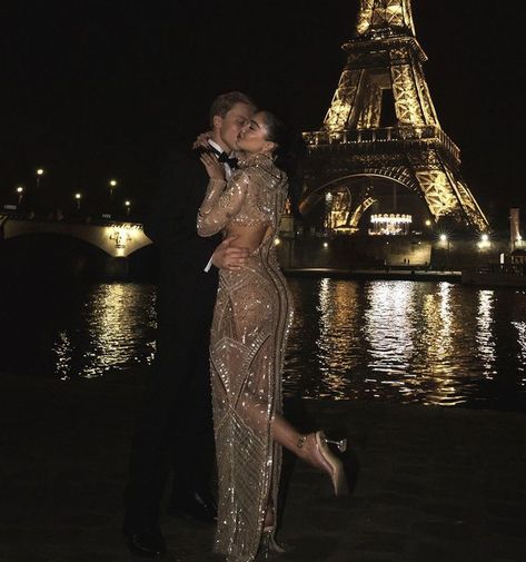 Happy 10 Year Anniversary, Amanda Khamkaew, Paris Romance, Rich Couple, Paris Travel Photography, Relationship Pics, Paris Couple, Eiffel Tower At Night, Luxury Lifestyle Couple