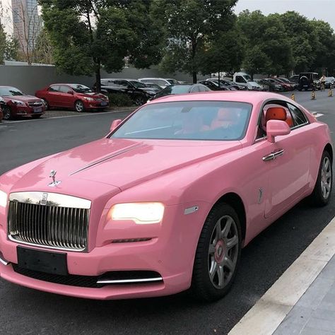 A pink Rolls Royce with pink leather seats! Pink Rolls Royce, Jeep Pink, Pink Range Rovers, Blue Recipes, Rolls Royce Interior, Car Ceiling, Rolls Royce Black, Coquette Blue, Tattoo Car