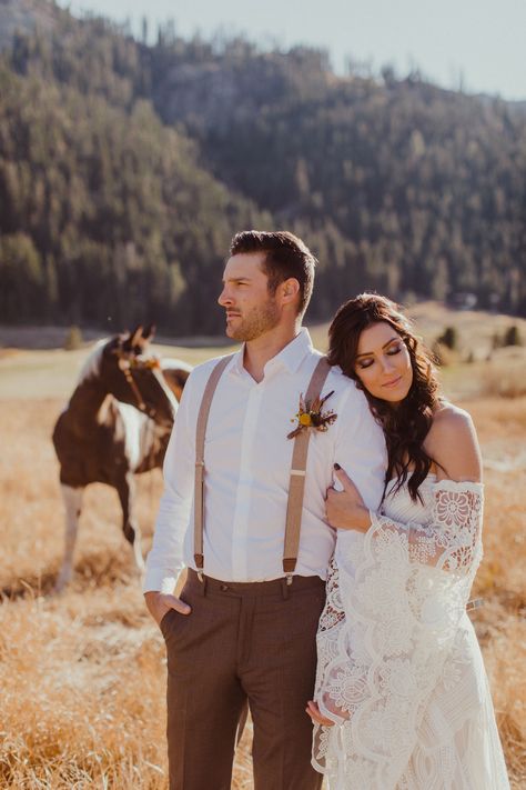 Bohemian styled shoot with Becca Kufrin & Garrett Yrigoyen complete with Rue de Seine dress & Horse. Rue De Seine Wedding Dress, Outdoorsy Girl, Boho Wedding Photography, Boho Styl, Boho Style Wedding, Wedding Chicks, Wedding Family, Styl Boho, Photo Couple