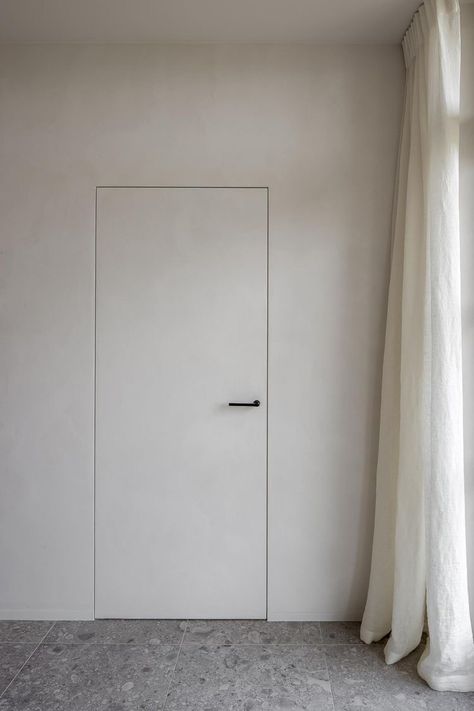 Modern Door Handles, Door Handles Modern, Concrete Effect Paint, Contemporary Door, White Door, Flush Doors, Flat Interior, Door Design Modern, Hidden Door