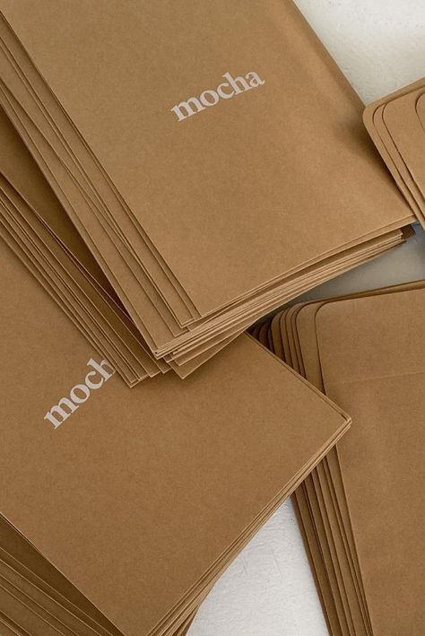 Clothing Brand Shipping Packaging, Flat Packaging Design, Kraft Mailer Packaging, Kraft Packaging Ideas, Sustainable Fashion Packaging, Sustainable Packaging Clothes, Packaging Design For Clothes, Small Packaging Ideas, Kraft Packaging Design