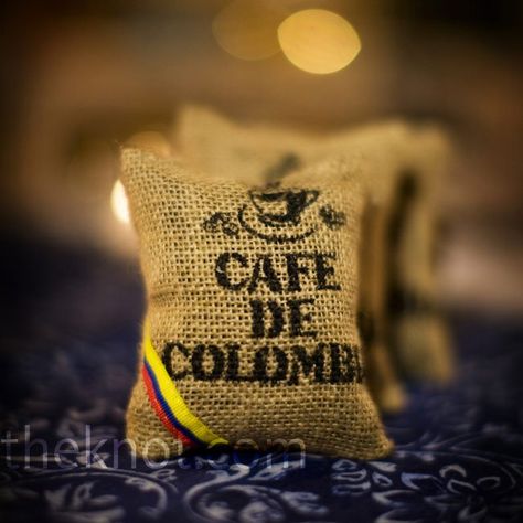 Coffee Shoot, Colombian Wedding, Coffee Wedding Favors, Hawaiian Coffee, Colombian Culture, Cheap Favors, Colombian Coffee, Coffee Wedding, Chocolate Favors