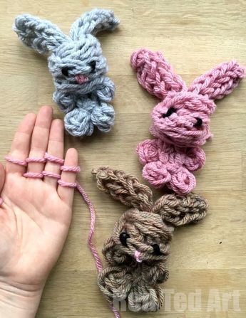 Easy Finger Knitting, Knitting Bunny, Bunny Diy, Finger Knitting Projects, Knitted Bunnies, Diy Bunny, Easy Knitting Projects, Finger Knitting, Bunny Crafts