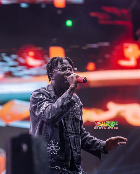 Este Setekla Livingstone aka @stonebwoy on @tidalravefestival stage ✨ 📸 @mista.koin . . . #mistakoin #tidalravefestival #tidal #tidalwave #stonebwoy #stonebwoyb #stonebwoynews #ghana #ghana🇬🇭 #musician #like #likesforlike #instagood #instalike #instagram Livingstone, Ghana, Musician, Quick Saves, Instagram