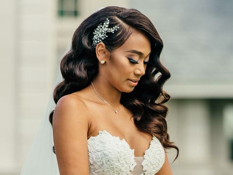 See the prettiest topknots, ponytails, tousled waves and fishtail braids ever—all the wedding hairstyles right here. Bridal Hair Down, Black Wedding Hairstyles, Wedding Hairstyles Bride, Best Wedding Hairstyles, Long Hair Wedding Styles, Wedding Hair Inspiration, Wedding Hair Down, Design Dresses, Wedding Hairstyles For Long Hair