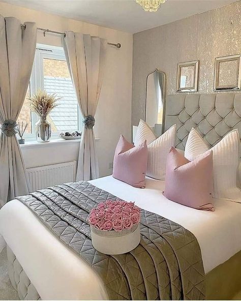 Glam Bedroom Decor, Beautiful Bedroom Decor, Classy Living Room, Luxury Room Bedroom, Guest Room Decor, Luxury Rooms, Dream House Interior, Small Room Bedroom, Master Bedrooms Decor