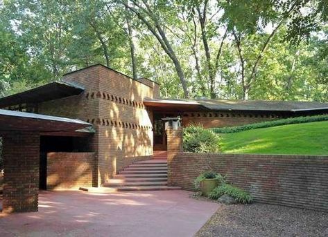 Rent Frank Lloyd Wright’s Palmer House Usonian Style, Frank Lloyd Wright Usonian, Usonian House, Frank Lloyd Wright Architecture, Houses Architecture, Palmer House, Frank Lloyd Wright Homes, Architecture Collection, Mid Century Architecture