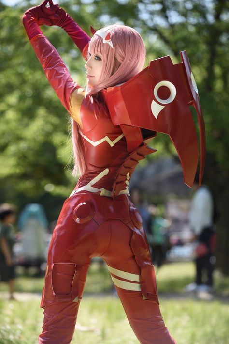 Zero Two cosplay Zero Two Cosplay, Anime Cosplay Ideas, Belle Cosplay, Latex Cosplay, Epic Cosplay, Cosplay Characters, Anime Wolf, Amazing Cosplay, Zero Two