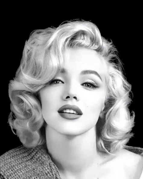 Marilyn Monroe Photoshoot Vintage, Merlyn Monroe Wallpaper Iphone, Maralin Munro, Marilyn Monroe Wallpaper Aesthetic, Marley Monroe, Aesthetic Marilyn Monroe, Marilyn Monroe Aesthetic, Marilyn Monroe Black And White, Merlin Monro