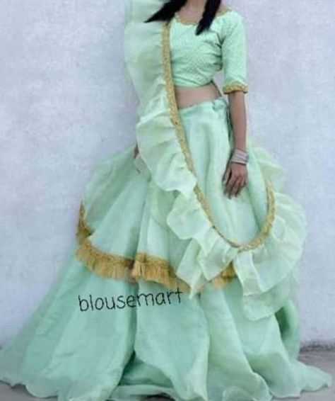 Ruffle Duppata Lehenga, Frill Chunni Design, Frill Dupatta Designs, Frill Dupatta, Lehenga Traditional, Ruffle Trend, Traditional Festival, Choli Dress, Indian Lehenga Choli