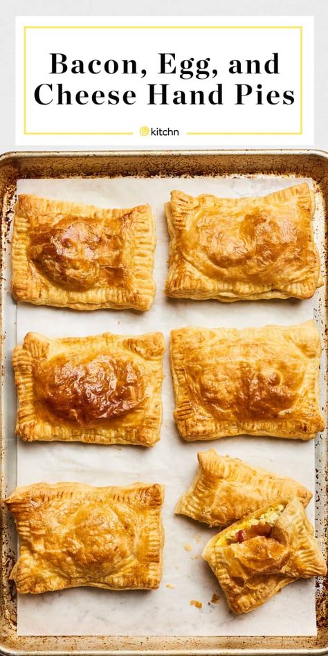 Hobbit Breakfast Recipes, Hand Pies Recipes Easy, Breakfast Handpies, Baked Hand Pies Recipes, Hand Pies Recipes Savory, Puff Pastry Hand Pies, Breakfast Hand Pies, Hand Pies Recipes, Breakfast Hot Pockets