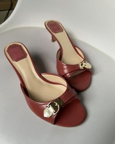 Dior Mules, Vintage Mules, Pretty Heels, Mule Heels, Cinderella Shoes, Designer High Heels, Vintage Heels, Dior Fashion, Fancy Shoes