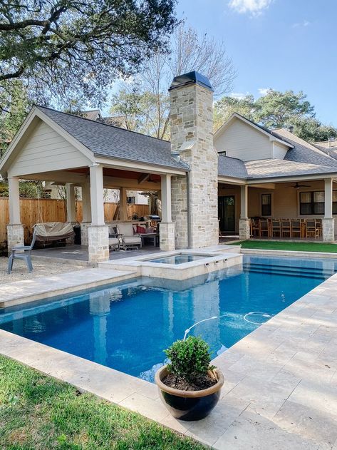 Home Swimming Pool Ideas Backyards, Small Pool House Kitchen, Outdoor Patio Ideas Pool, Covered Patio And Pool Ideas Layout, Modern Backyard Design With Pool, Backyard Ideas With Pool Outdoor Kitchen Patio Design, Backyard Inspo Patio With Pool, Small Pool And Outdoor Kitchen Ideas, Backyard Pool Remodel