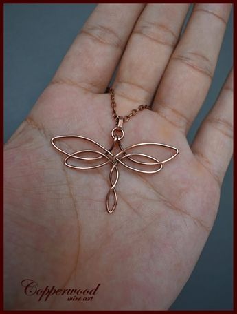 Wire Wrapped Dragonfly, قلا�دات متدلية, Wire Jewelery, Copper Wire Jewelry, Wire Jewelry Designs, Dragonfly Pendant, Diy Wire Jewelry, Wire Work Jewelry, Homemade Jewelry