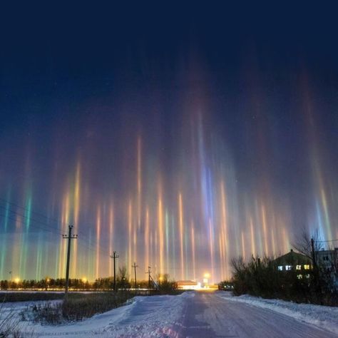 Crystal Reflection Light, Pillar Of Light Art, Crystal Core Aesthetic, Nature Phenomenon, Light Phenomenon, Sky Phenomenon, Atmospheric Photography, Light Pillars, Atmosphere Aesthetic