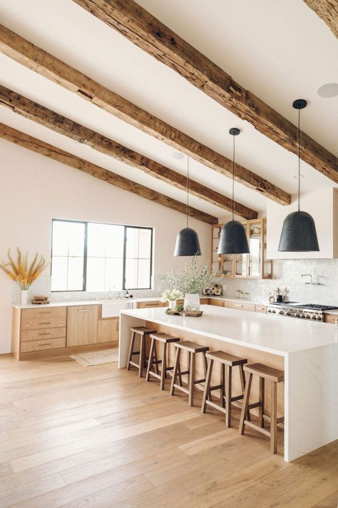 Studio Dearborn, Light Wood Kitchens, Scandinavian Kitchen, Wooden Beams, Modern Farmhouse Kitchens, Kitchen Themes, Large Kitchen, Counter Tops, Kitchen Style