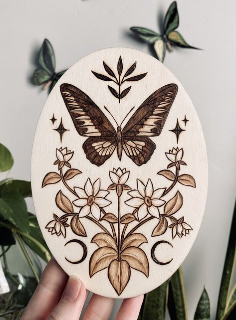 Country Wood Burning Ideas, Burned Wood Art, Burn Wood Art, Halloween Wood Burning, Wood Burning Crafts Diy, Flower Wood Burning, Pyrography Patterns Free, Wood Engraving Ideas, Wood Burning Gifts