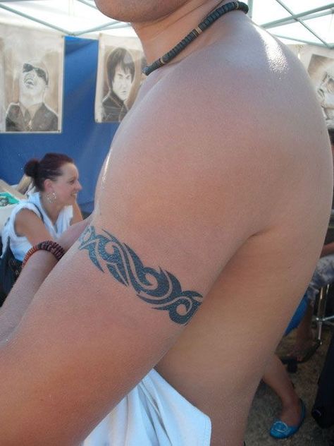 Armband Tattoo Mann, Arm Cuff Tattoo, Black Band Tattoo, Tato Maori, Armband Tattoos For Men, Band Tattoos For Men, Bicep Tattoo Men, Cream Tattoo, Tattoos For Men And Women