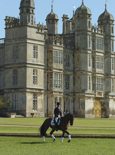 Andrew Hoy in front of Burghley House, Stamford, Lincolnshire, England Old Money House, English Manor, Chateau France, Horses For Sale, Future Lifestyle, A Castle, Dream Lifestyle, English Countryside, Old Money Aesthetic