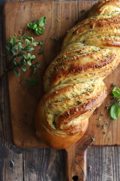 Swirled Garlic Herb and Cheese Bread - Butternut and Sage Garlic Herb And Cheese Bread, Herb And Cheese Bread, Herb Bread, Artisan Bread Recipes, Bread Shaping, Swirled Bread, Garlic Herb, Sourdough Recipes, Cheese Bread