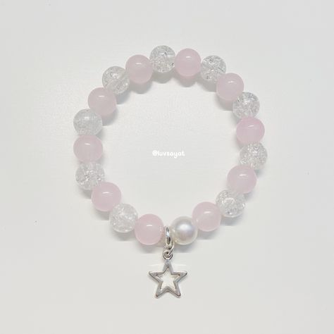 Cute Bracelet Ideas Pink, Bracelet Ideas With Glass Beads, Bracelet Ideas Coquette, Coquette Beaded Bracelet, White Bracelet Ideas, Handmade Bracelets Ideas Beads, White Bracelet Beads, Glass Beaded Bracelets Ideas, Pulseras Coquette