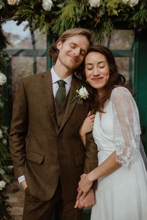 Brown Suit Wedding, Brown Groomsmen, Wedding Suit Groom, Men Wedding Suit, Lotr Wedding, Tweed Wedding, Suit Groom, Wedding Aesthetics, Groom Wedding Attire