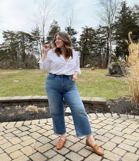 Plus Size Jean Work Outfits, Mom Jeans Mid Size, Mid Sized Jeans Outfit, Mom Jeans Outfit Summer Plus Size, Plus Size Jeans Work Outfit, Lounge Plus Size Outfits, Wide Jeans Plus Size, Plus Size Crop Jeans Outfit, Plus Size Outfits Baggy Jeans