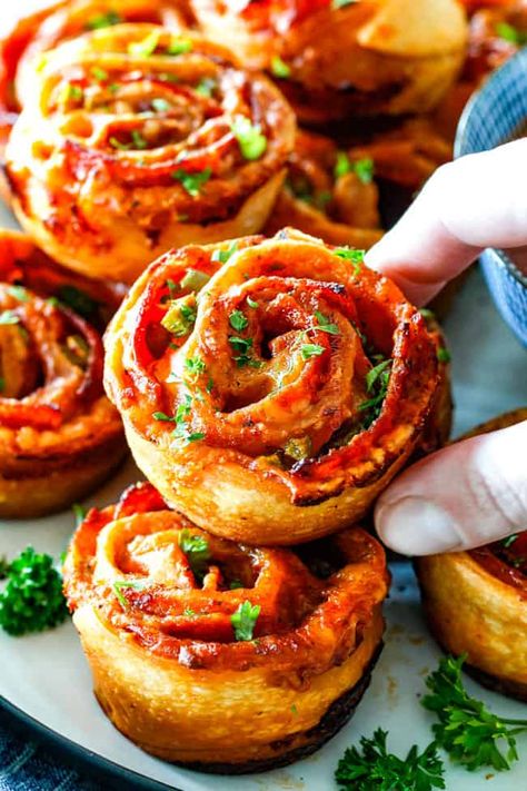 Pepperoni Pinwheels, Pillsbury Pizza, Fun Meals, Pizza Pinwheels, Pizza Ball, Pizza Roll Up, Pinwheel Appetizers, Pizza Appetizers, Snacks Appetizers